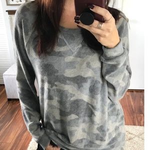 • RP • Jenny_r Grey Camo Top M